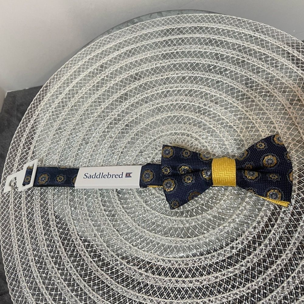 Saddlebred Men’s Bow Tie in Navy/Yellow NWT